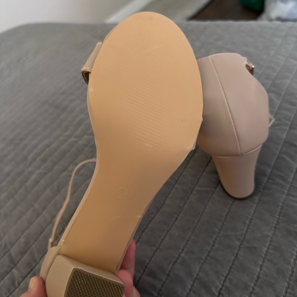 Tan block heels - Picture 2 of 4